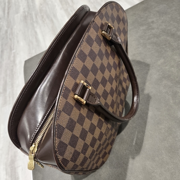Louis Vuitton Authentic  Sarria Damier Vintage Handbag - Picture 5 of 8